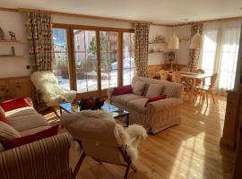 2,5 Zimmer Wohnung mit Bergblick in Engadin, hotel i Zuoz