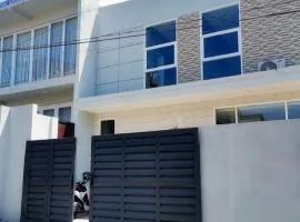 Villa kayu manis batu