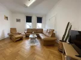 Geräumige 160 qm Wohnung für 9-11 Personen in der Stadtmitte