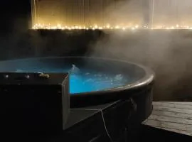 Chwilo Trwaj dom z jacuzzi, sauną i kominkiem z widokiem na góry Korbielów Pilsko