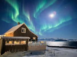 Jacuzzi, fjord view & northern lights - close to Hammerfest & North Cape, хотел в Хамерфест