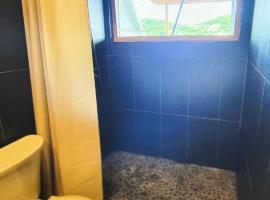 Peaceful Island Escape by the Sea, Hotel in The Lime