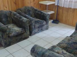 Cozy cabin in Quillón, with a private pool, hotel em Quillón