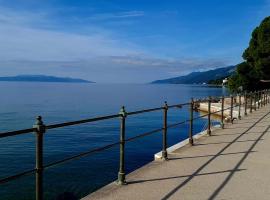 Villa Lemily with private pool by Villas Guide, hotel en Lipa