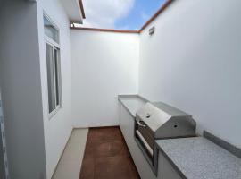 CASA CERCA a PLAYA NAPLO CON PISCINA, hotel v destinácii Pucusana