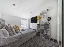 Monthly & Weekly Offers , Pool Table , PS4 , Liverpool , 3 Bed House , Ideal For Contractors , Relocation & Family Stays