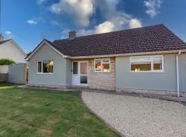 Stunning 3 Bedroom Home with Free Private Parking