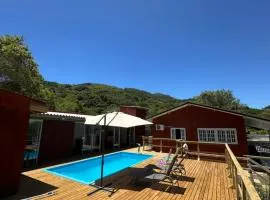 Casa com vista para a natureza e piscina