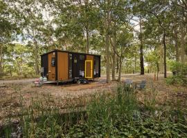 Inana Shanti by Tiny Away, hotel in Cooranbong