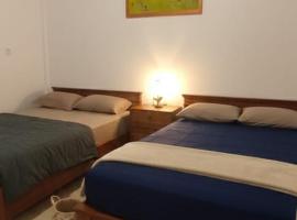 White Guest House, hotel con estacionamiento en Sekongkang