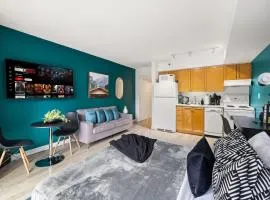 Chic Downtown Studio Near Eaton Centre & Transit