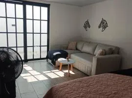 apartamento independiente familiar con cocina cama 2 x 2 y sofa cama