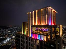 是拉差奥克伍德华庭酒店及酒店公寓