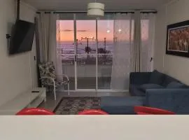 Departamento AYLLU para 4 personas, con piscina Frente a la playa en Laucho, cerca del centro