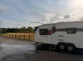 4 berth caravan – hotel w mieście Doune