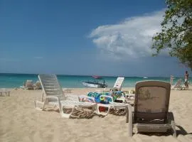 Small Apt on 7 Mile Beach at Negril Beach Club
