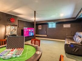 NRG Retreat Pool, Games, Theater and Rock Walls, hotel a Fayetteville