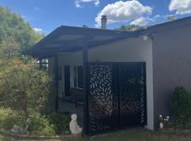 Back Creek Estate Cottage, hotel en Severnlea