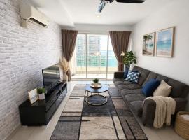 Georgetown High-Floor Seaview Modern Suite 2BR Condo Next to Gurney 23A, khách sạn ở George Town