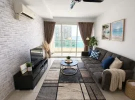 Georgetown High-Floor Seaview Modern Suite 2BR Condo Next to Gurney 23A