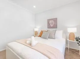 Conveniently Located Double Room Near Eastwood - Shared Bathroom and Kitchen