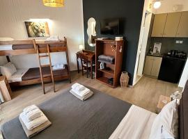 Pedro Navarino 6A Laganas, hotel pogodan za kućne ljubimce u Laganasu