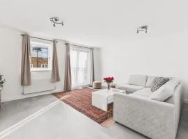 Beautiful 4BDR Townhouse with Free Parking