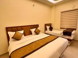 Hotel RK Palace - Near Bankey Bihari Temple