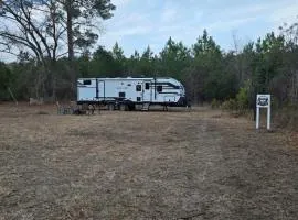 The Pinecone Retreat - Only 1 mile from i95