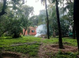 Tirodkar Homestay, Tarkarli 2 BHK Private Villa Beach Walk Pure Veg, hotel a Bhogwe