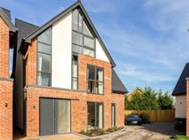 Stunning detached 4-bed luxury Wilmslow home, hotel di Wilmslow