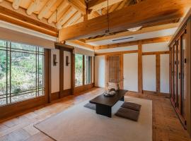 Luxury Hanok Sangseon Heritage Hanok-W, biệt thự ở Cheongju