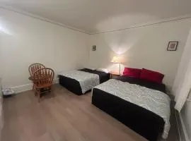 Airport Vancouver Private Rooms - Transit at Doorstep, Free Parking & Fast Wi-Fi