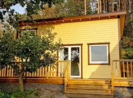 Quiet stay near the beach with patio and grill