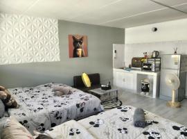 อิมแพค popular condo c5 แม่ตังค์, hotel in Ban Bang Phang