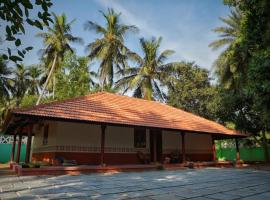 Cashew hut in ECR- A Peaceful Garden Retreat, hotel en Cheyūr