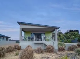 Long Island Retreat - Pelican