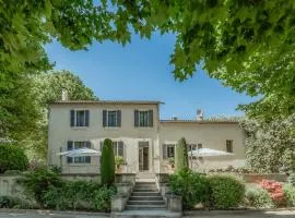 Villa de Maitre dans beau domaine