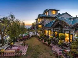 Villa Mountain Crest Kasauli with Treehouse , Sundeck & Breakfast
