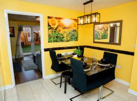 1 minute walk to Liverpool Stadium Free Private Parking, Anfield Liverpool Entire House, hotel i Liverpool