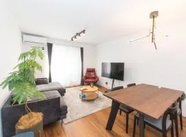 Osaka Station 3min Direct Namba 11min Direct 6min Walk to Station 4BR House