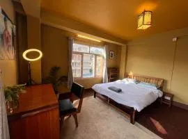 Sunny Side Up top-floor apartment