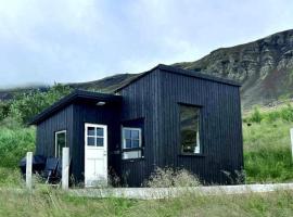 Lake cottage with excellent view, hotel in Akranes