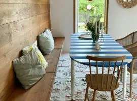 Hyggeligt Og Farverigt Hus På Bornholm