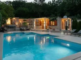 Beautiful Villa Mia with pool in Makarska