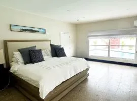 Luxury 4BR Coconut Grove Home wIith Pool and BBQ