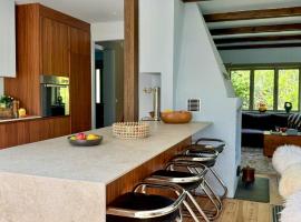 Spacious Villa Near The Sea In Rute, hotel in Valleviken