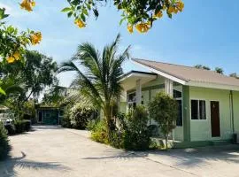 ออมทรัพย์ รีสอร์ต