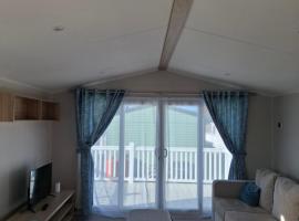 Life is Adventure, Hotel in Great Clacton