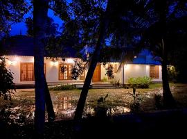 Neelathamara - The Riverside Villa, hotel in Trikunnapuzha